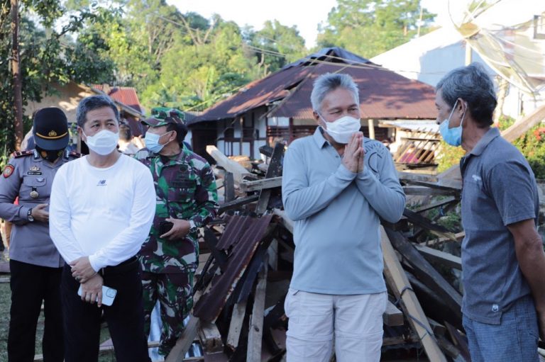Pasca Puting Beliung, Wongkar Salurkan Bantuan bagi 127 KK di Tumaluntung