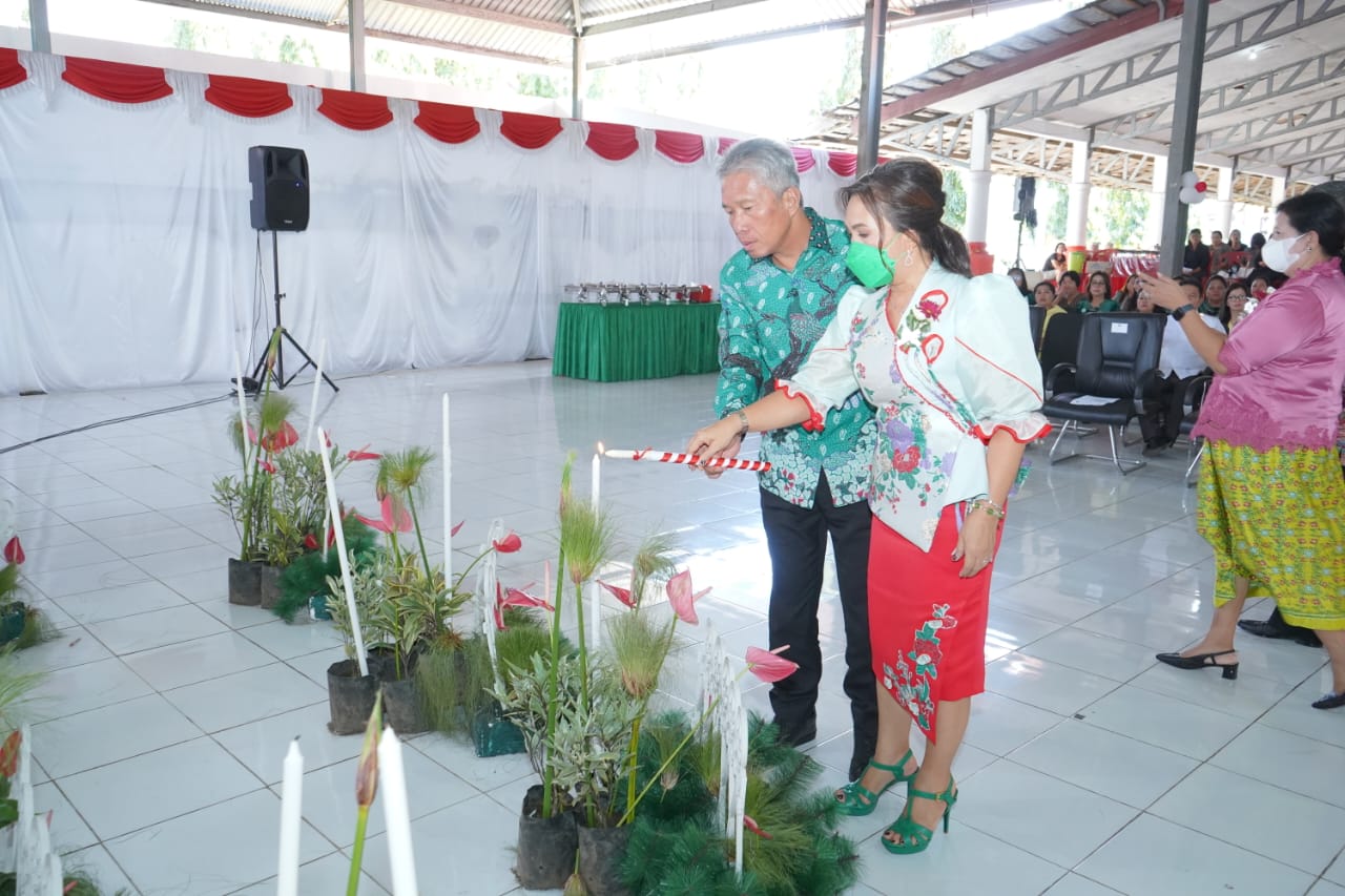 Wongkar Ingatkan Peran Seorang Ibu di Natal WKI Sinode GMIM