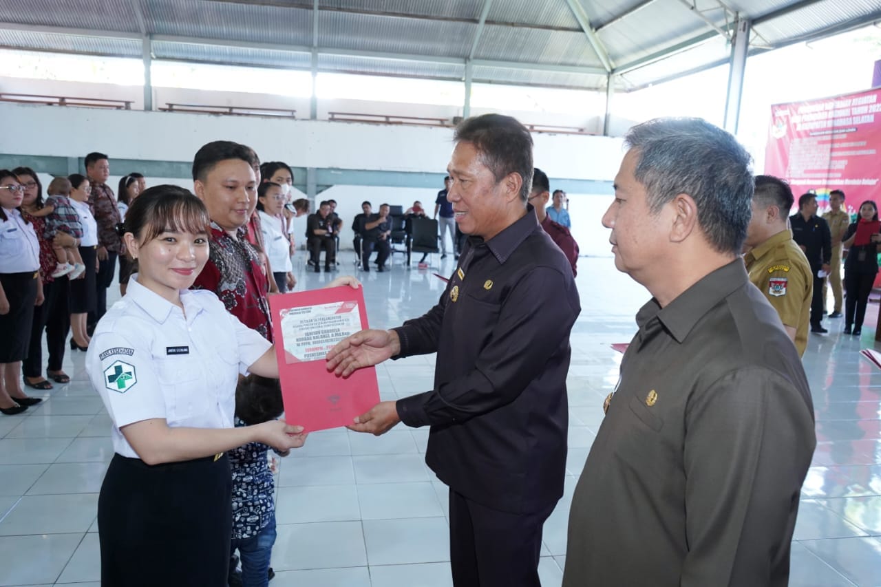 Serahkan SK PPPK, FDW Ingatkan Nakes untuk Disiplin Kerja