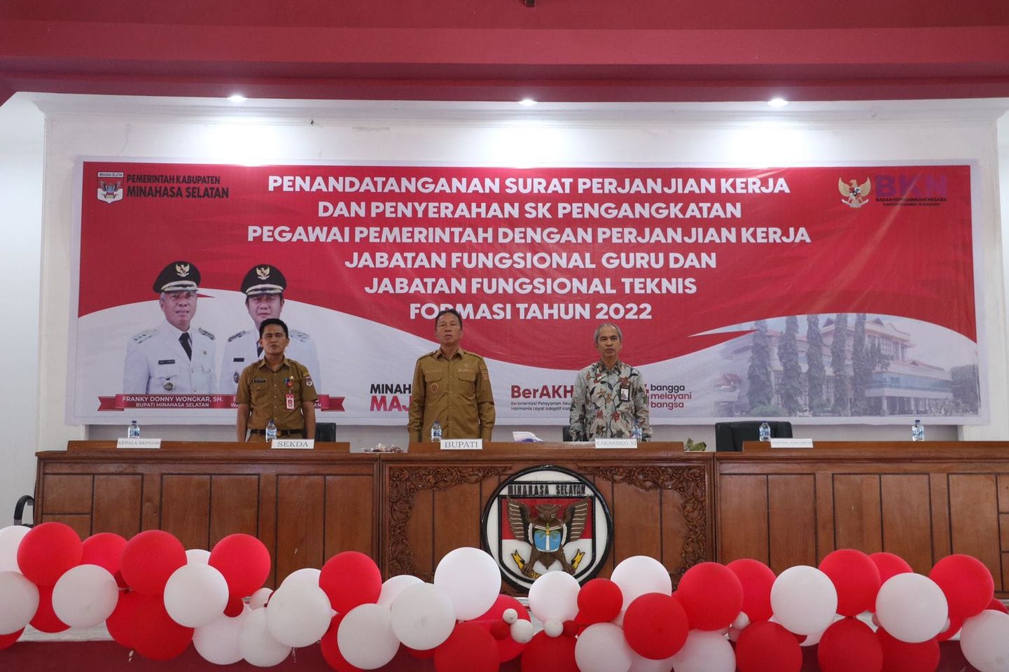 Penandatanganan Surat Perjanjian Kerja dan Penyerahan SK Pengangkatan Pegawai Pemerintah Dengan Perjanjian Kerja (PPPK) Jabatan Fungsional Guru dan Jabatan Fungsional Teknis Formasi Tahun 2022 Kabupaten Minahasa Selatan