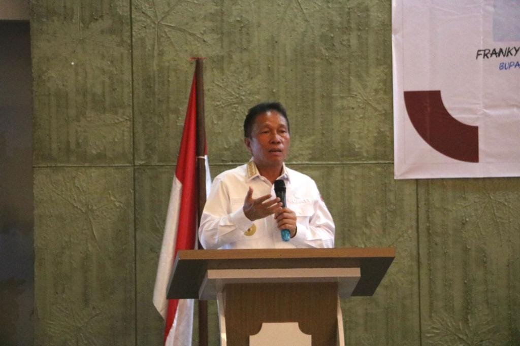 Bimtek Program Profesional English Training utuk Kepala Sekolah dan Guru SD dan SMP di Minsel